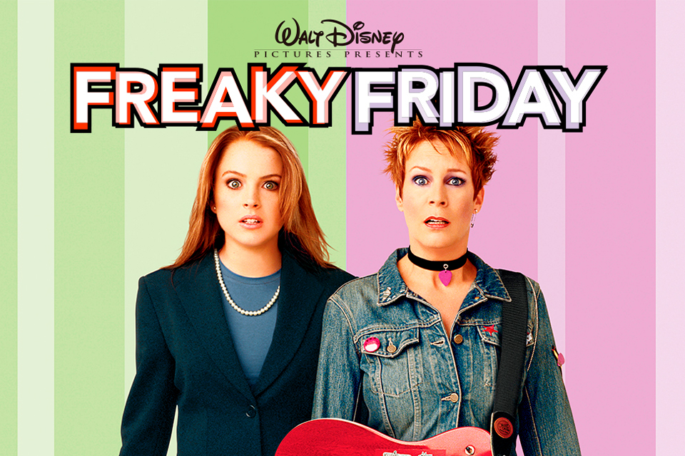 Lindsay Lohan, as Anna, and Jaime Lee Curtis, as Tess, in Freaky Friday (2003).